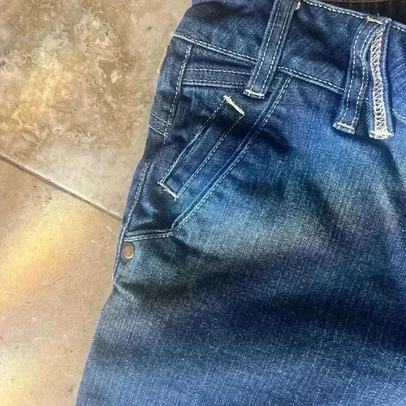 DKNY Bermuda Jean shorts. Size 8 excellent condition. Cuff hem. - Picture 5 of 14